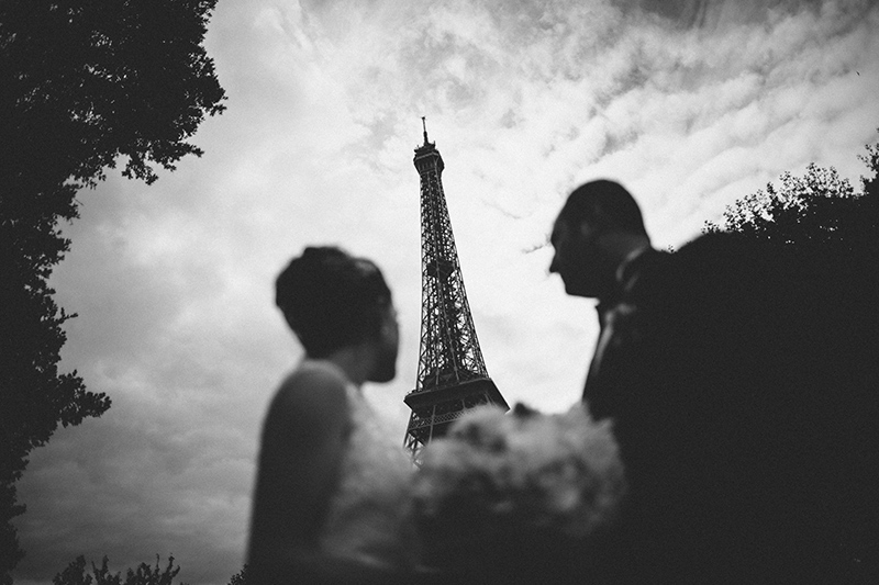 Paris wedding photographer eiffel tower